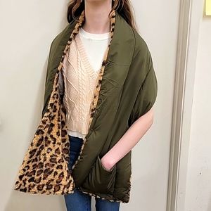 Olive Green Aminal Print Puffy Pocket Scarf 💥NWT🥳